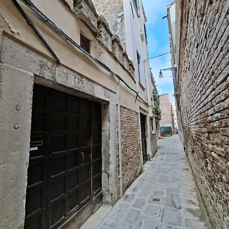 Quiet & Renovated In Dorsoduro - Garden View